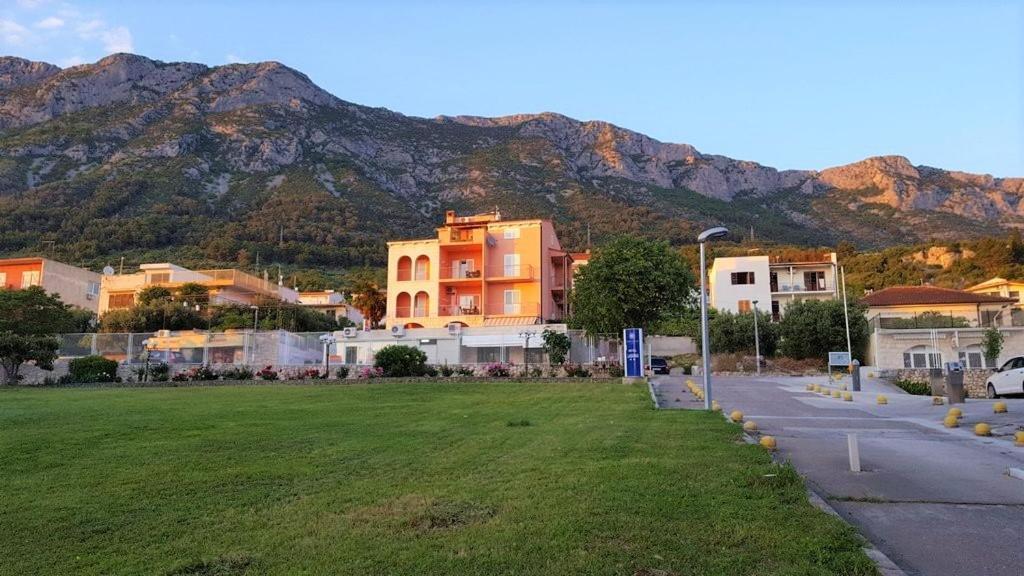 Apartment Ana - Gradac グラダツ エクステリア 写真